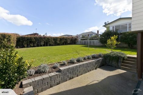 Photo of property in 27 Mcbreen Avenue, Northcote, Auckland, 0627