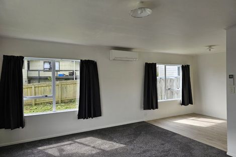 Photo of property in 33 Guadeloupe Crescent, Grenada Village, Wellington, 6037