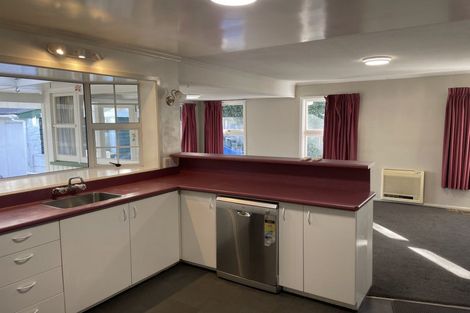 Photo of property in 17 Oakfield Street, Burnside, Christchurch, 8053