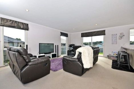 Photo of property in 18 Mcgowan Rise, Tuakau, 2121