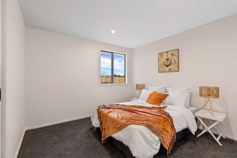 Photo of property in 28 Tahuna Minhinnick Drive, Glenbrook, 2681