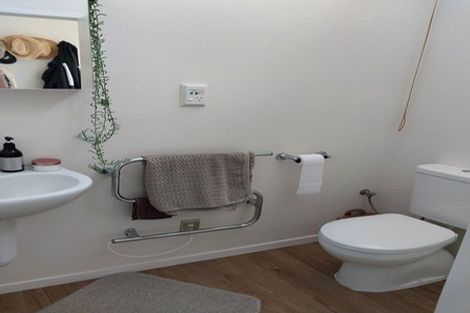 Photo of property in 85e Stottholm Road, Titirangi, Auckland, 0604