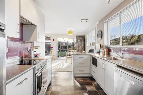 Photo of property in 96 Englefield Road, Northwood, Christchurch, 8051