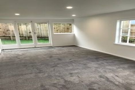 Photo of property in 33 Helleur Road, Massey, Auckland, 0614