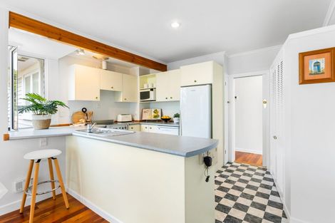 Photo of property in 2/18 Felstead Street, Birkenhead, Auckland, 0626