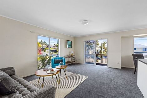 Photo of property in 2a Trafalgar Road, Milford, Auckland, 0620