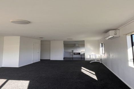 Photo of property in 1 Loughanure Place, Massey, Auckland, 0614