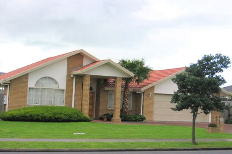 Photo of property in 8 Maghera Drive, East Tamaki Heights, Auckland, 2016
