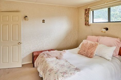 Photo of property in 2 Ryan Grove, Tawa, Wellington, 5028