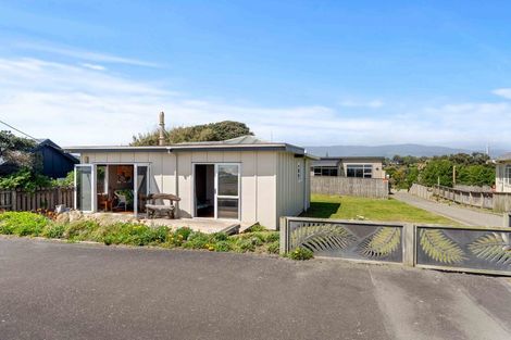 Photo of property in 66a Marine Parade, Otaki Beach, Otaki, 5512