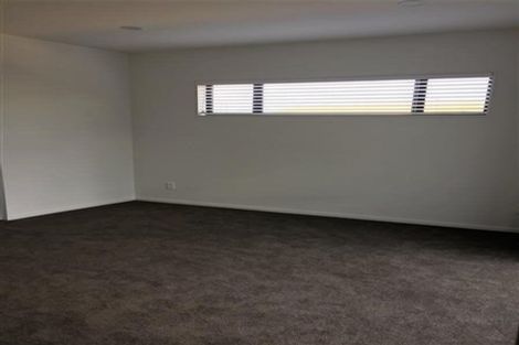 Photo of property in 27 Syd Grant Crescent, Orewa, 0931