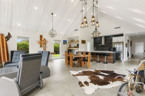 Photo of property in 104 Foster Road, Kumeu, 0891