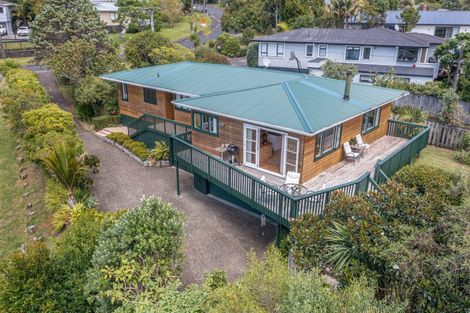 Photo of property in 16 Deane Avenue, Titirangi, Auckland, 0604