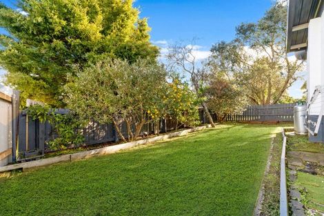 Photo of property in 4/304 Great North Road, Henderson, Auckland, 0612