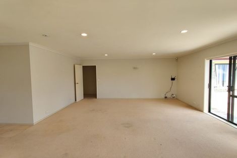 Photo of property in 12 Russett Grove, Henderson, Auckland, 0612