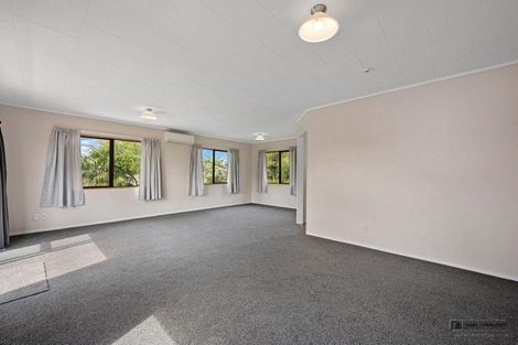 Photo of property in 1/32 Parakai Avenue, Parakai, 0830