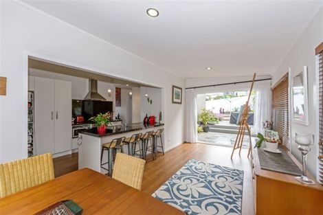 Photo of property in 31 Oteha Valley Road, Northcross, Auckland, 0632