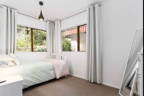 Photo of property in 2/16 Hollyhock Place, Browns Bay, Auckland, 0630