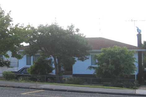 Photo of property in 2/84 College Road, Northcote, Auckland, 0627