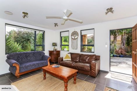 Photo of property in 13 Kathleen Reece Place, Waiuku, 2123