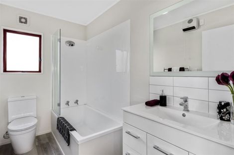 Photo of property in 2/18 Strid Road, Te Atatu South, Auckland, 0610