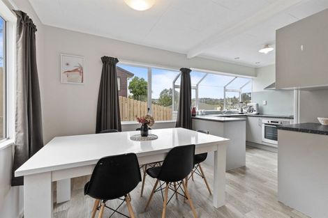 Photo of property in 2/7 Fernlea Rise, Bayview, Auckland, 0629