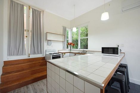 Photo of property in 15a Mortimer Terrace, Aro Valley, Wellington, 6021