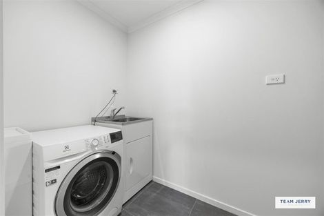 Photo of property in 28 Fairchild Avenue, Goodwood Heights, Auckland, 2105