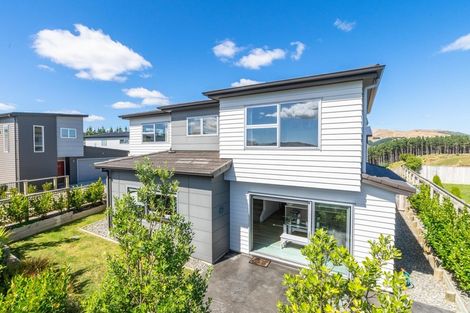 Photo of property in 90b/1 Endeavour Drive, Whitby, Porirua, 5024