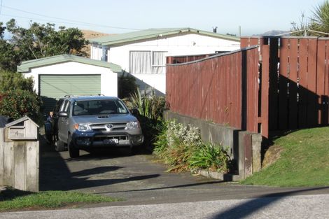 Photo of property in 4 Salford Street, Newlands, Wellington, 6037