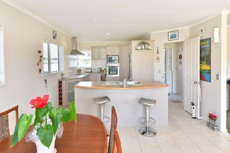 Photo of property in 93a Florence Avenue, Orewa, 0931