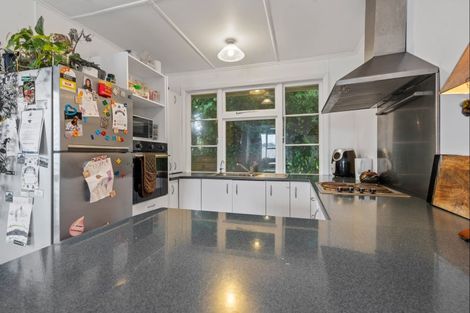 Photo of property in 132 Pioneer Road, Moturoa, New Plymouth, 4310