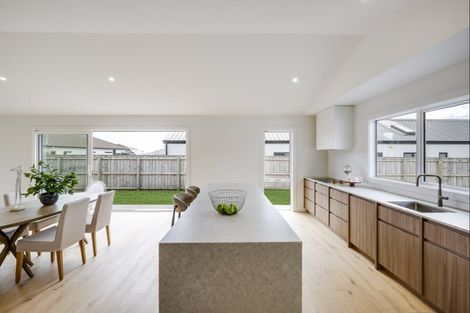 Photo of property in 37 Arataki Road, Havelock North, 4130