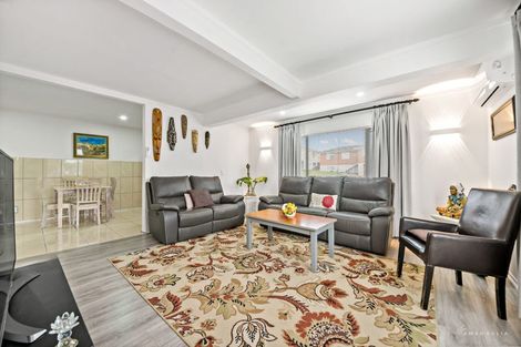 Photo of property in 13 Bodi Place, Te Atatu South, Auckland, 0610