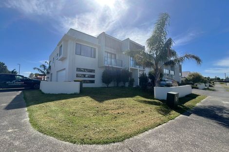 Photo of property in 1 Ockhams Street, Karaka, Papakura, 2113