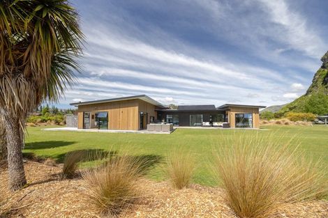 Photo of property in 22 Old Racecourse Road, Albert Town, Wanaka, 9305