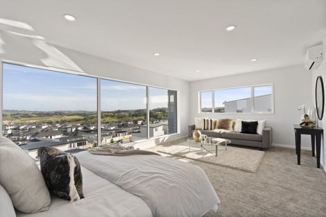 Photo of property in 13 Manawanui Way, Orewa, 0931