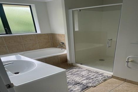 Photo of property in 12 Richard Halse Drive, Manurewa, Auckland, 2105