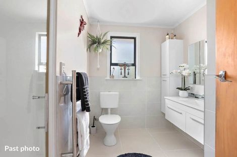 Photo of property in 7 Cobham Crescent, Kelston, Auckland, 0602