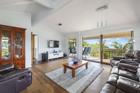 Photo of property in 1042 Whangaparaoa Road, Tindalls Beach, Whangaparaoa, 0930