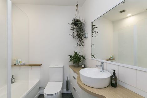 Photo of property in Hume House, 152 The Terrace, Wellington Central, Wellington, 6011