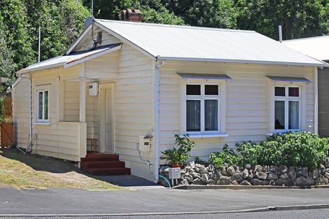 Photo of property in 120 Shakespeare Road, Bluff Hill, Napier, 4110