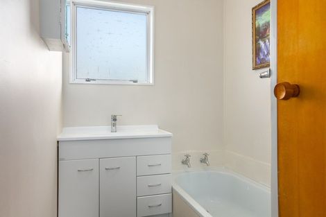 Photo of property in 100 Omapere Street, Whitby, Porirua, 5024