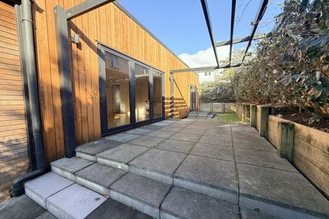Photo of property in 2 Ebrington Place, Strandon, New Plymouth, 4312