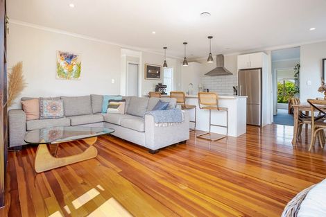 Photo of property in 6 Hikurangi Street, Te Atatu Peninsula, Auckland, 0610