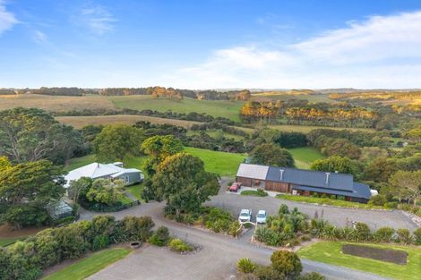 Photo of property in 376 Taiapa Road, Muriwai, Waimauku, 0881