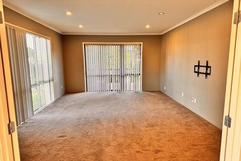 Photo of property in 2 Spring Valley Place, Oteha, Auckland, 0632