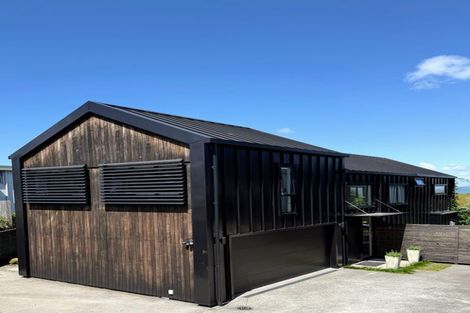 Photo of property in 31 Oakpark Place, West Harbour, Auckland, 0618