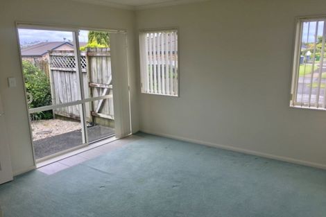 Photo of property in 10 Newry Close, East Tamaki Heights, Auckland, 2016