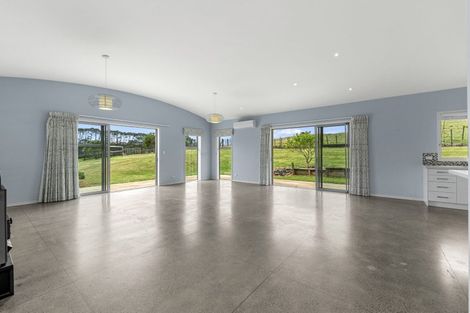 Photo of property in 14b Wairere Road, Waitakere, Henderson, 0782